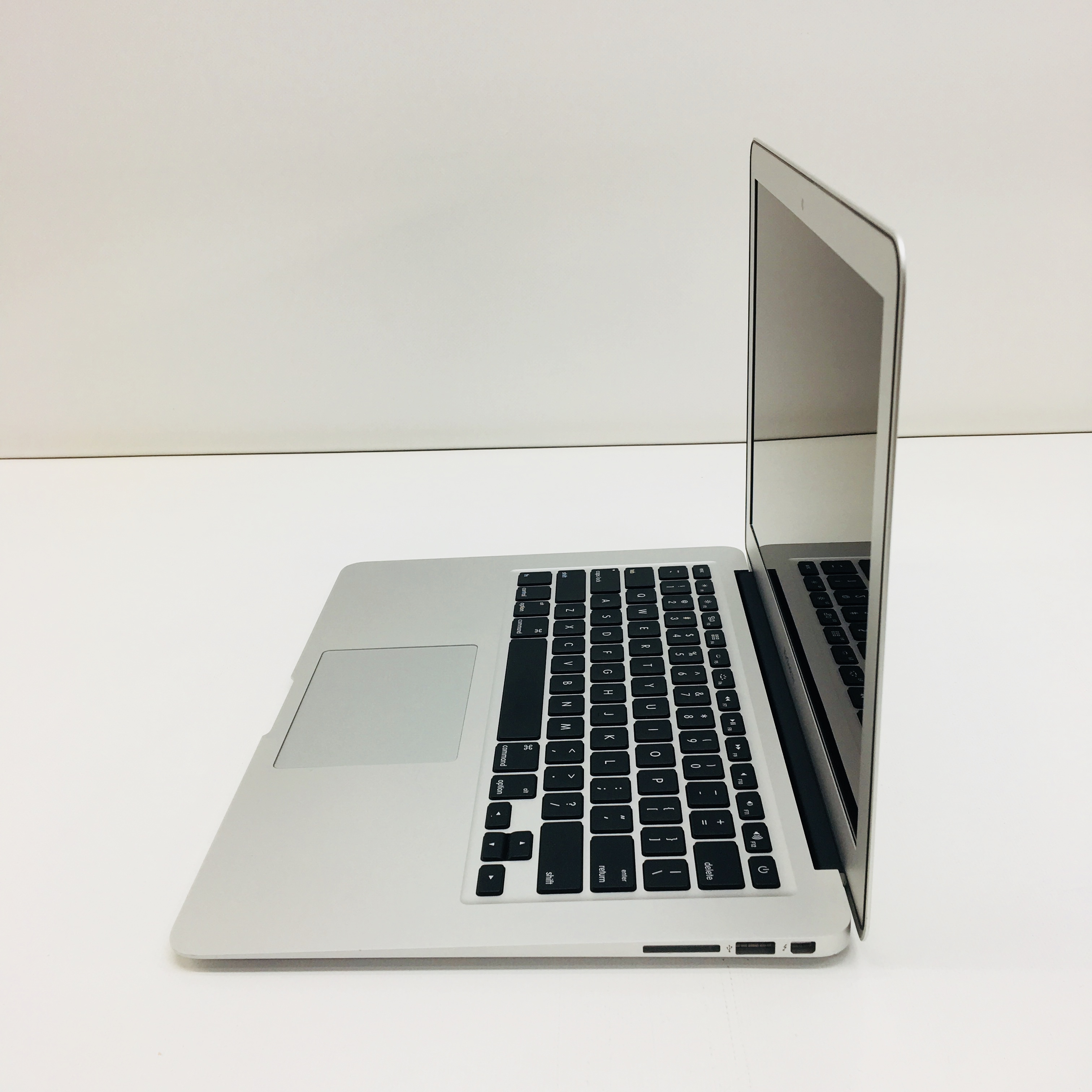 Fully Refurbished MacBook Air 13" Early 2015 INTEL CORE I5 1.6GHZ / 8GB