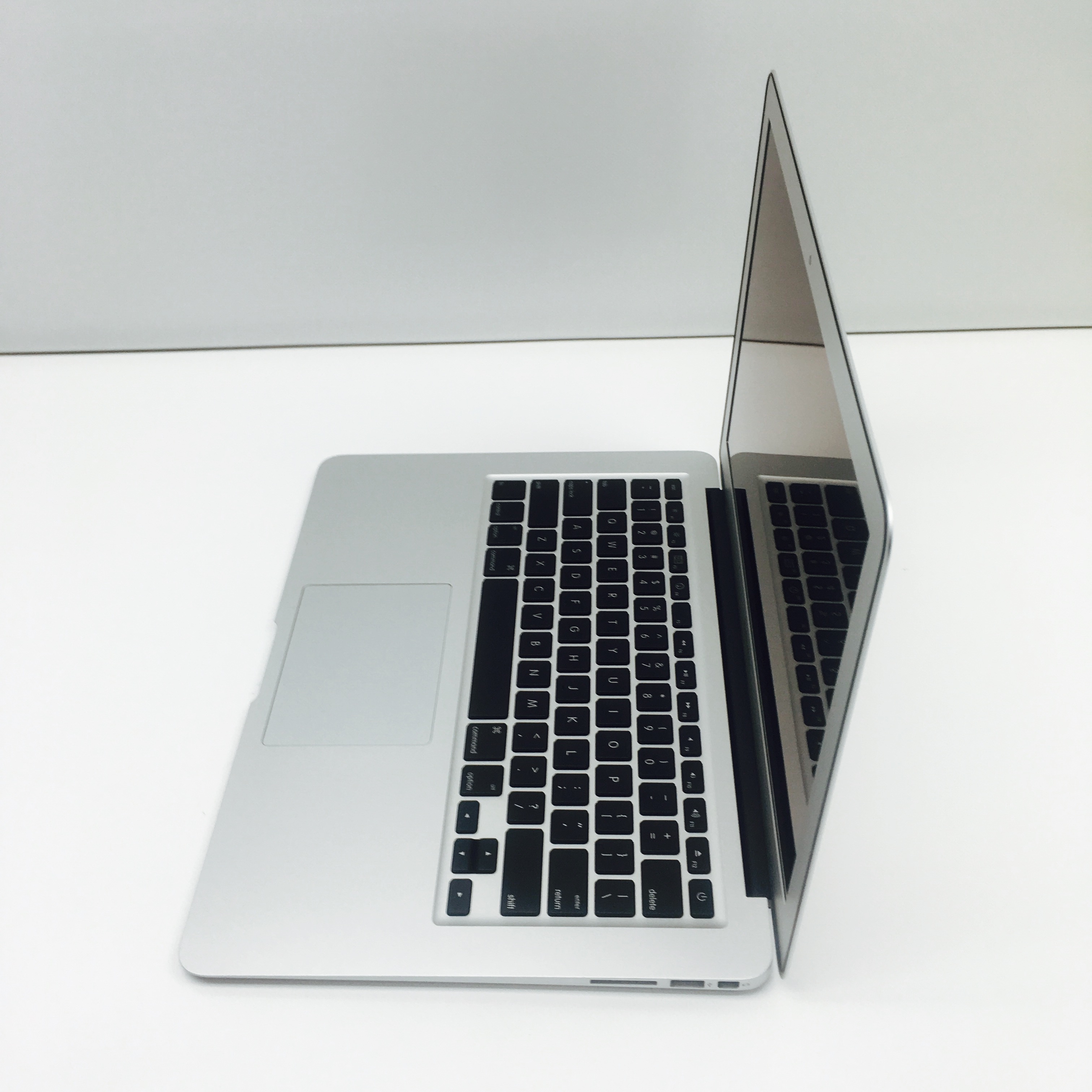 Fully Refurbished MacBook Air 13" CORE 2 DUO 1.86GHZ 4GB/128GB SSD Late