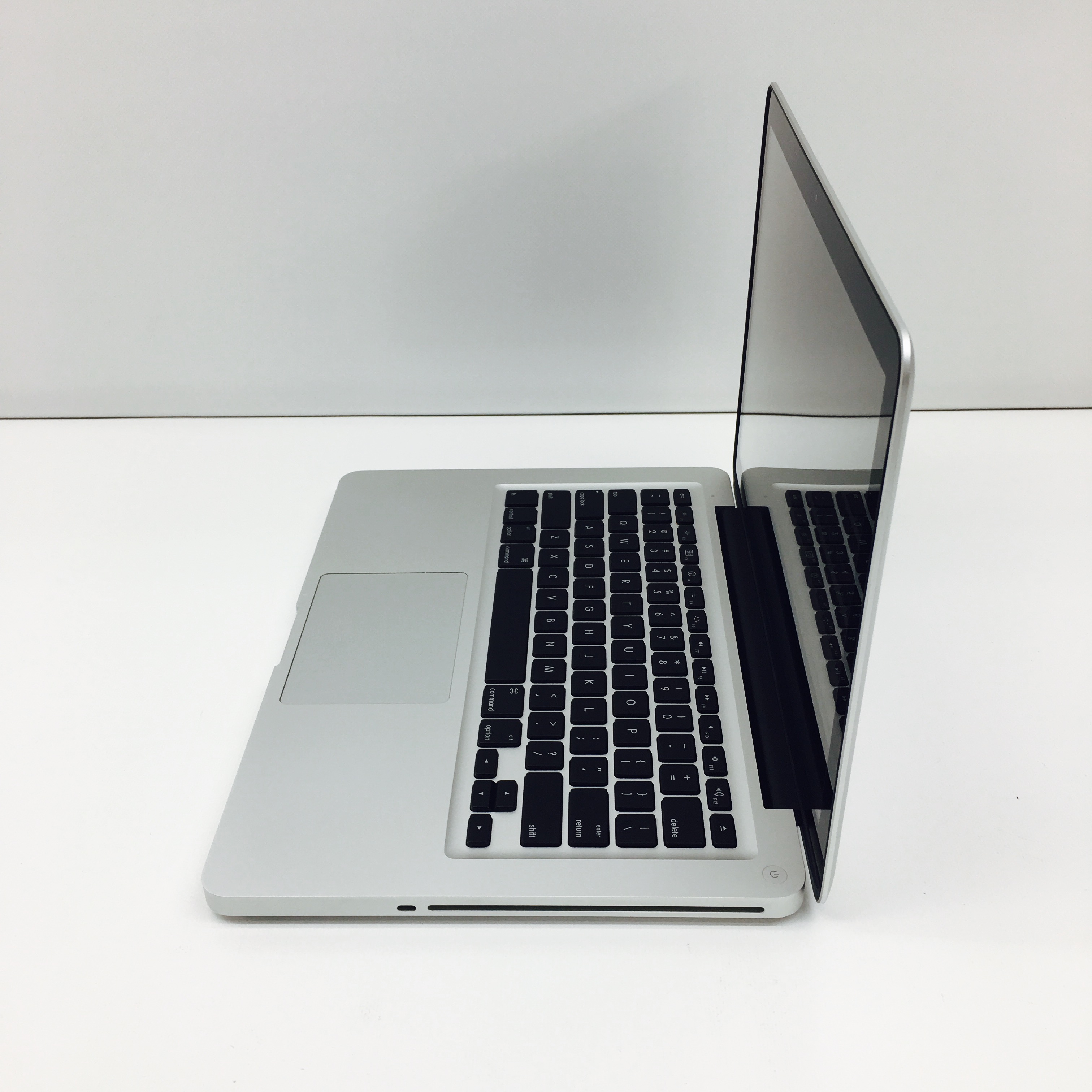 macbook pro 13 m1 refurbished