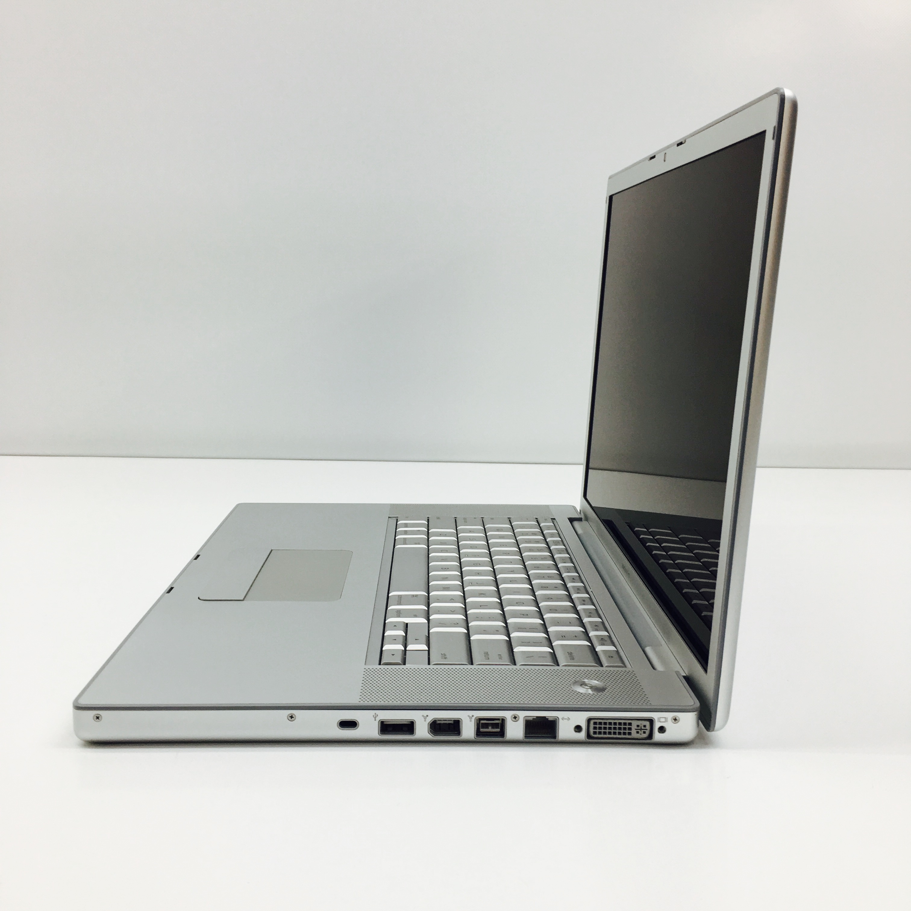 Fully Refurbished MacBook Pro 15" Mid 2008 INTEL CORE 2 DUO 2.4GHZ